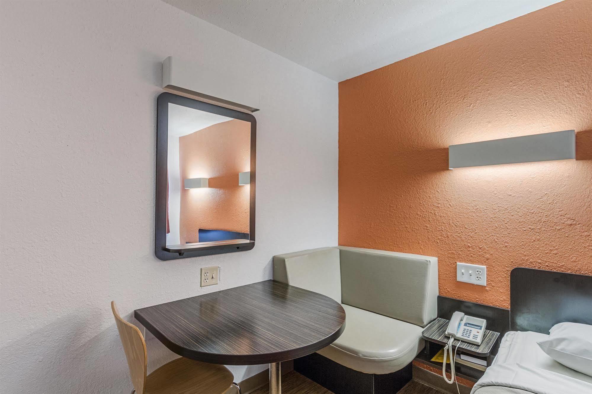 Motel 6-Oshkosh, Wi Ngoại thất bức ảnh